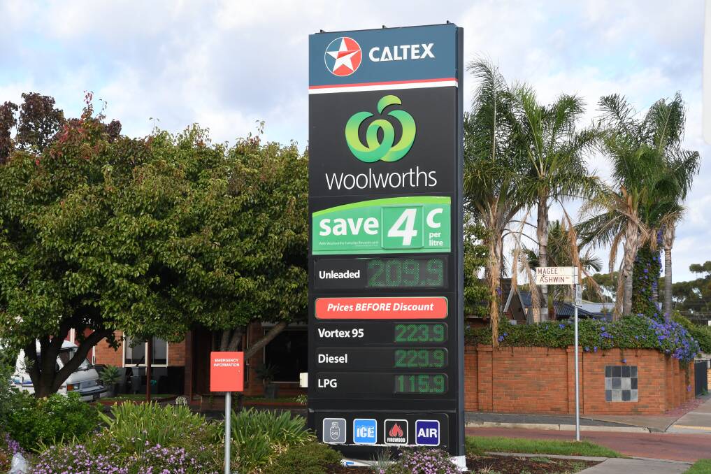 HIP POCKET: One of many service stations in Horsham offering petrol for more than $2/L. Picture: ALEX DALZIEL