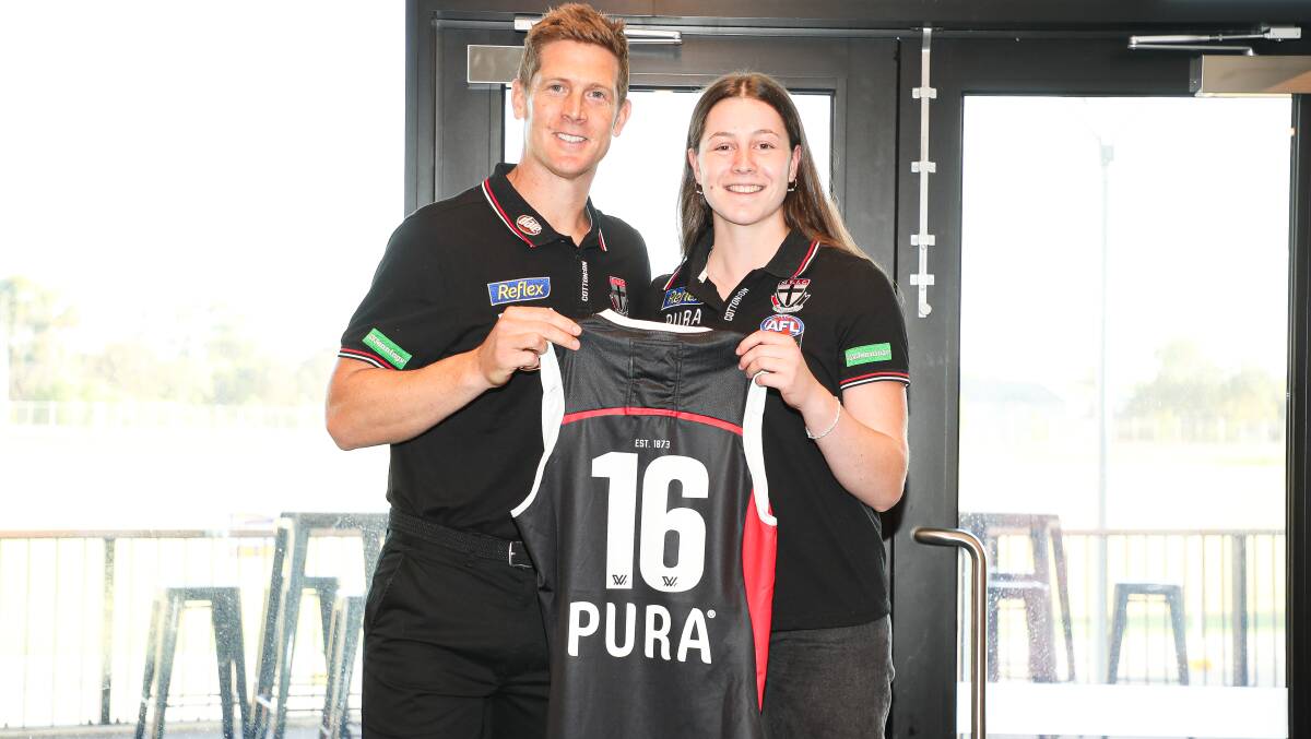 YOUNG GUN: Horsham's Ella Friend is presented her St Kilda guernsey by coach Nick Dal Santo. Picture: ST KILDA FC MEDIA