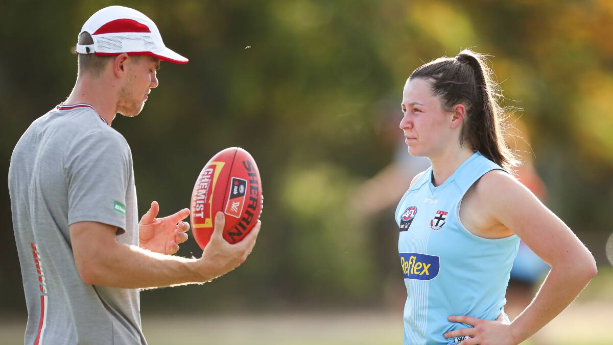 LISTENING: Friend receives some advice from St Kilda men's player Mason Wood who has been assisting with the women's program. Picture: ST KILDA FC MEDIA