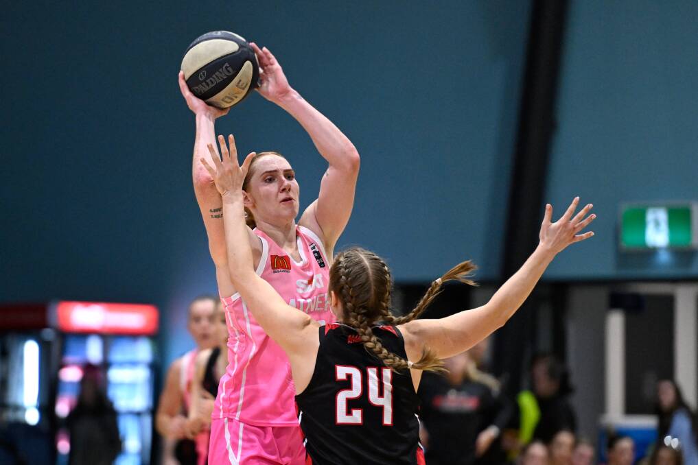 Chloe Bibby of the Miners shot 11 from 18 in her side's win over Eltham on Saturday night. Picture by Adam Trafford