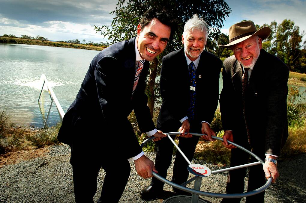 Victorian water minister Tim Holding, GWMWater board chairman Barry Clugston and Member for Mallee John Forrest turn the wheel on October 12, 2007. File picture
