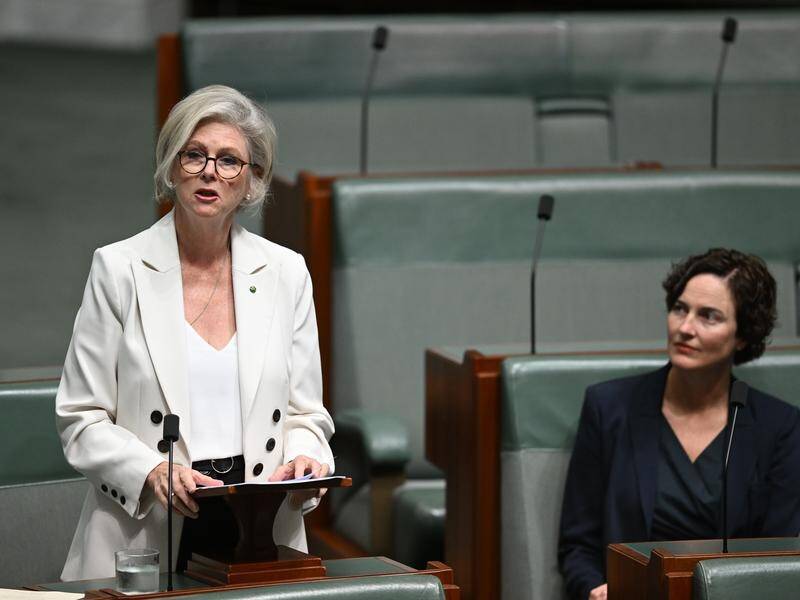 Helen Haines (left) has introduced a bill calling for more transparency in grants processes. (Lukas Coch/AAP PHOTOS)