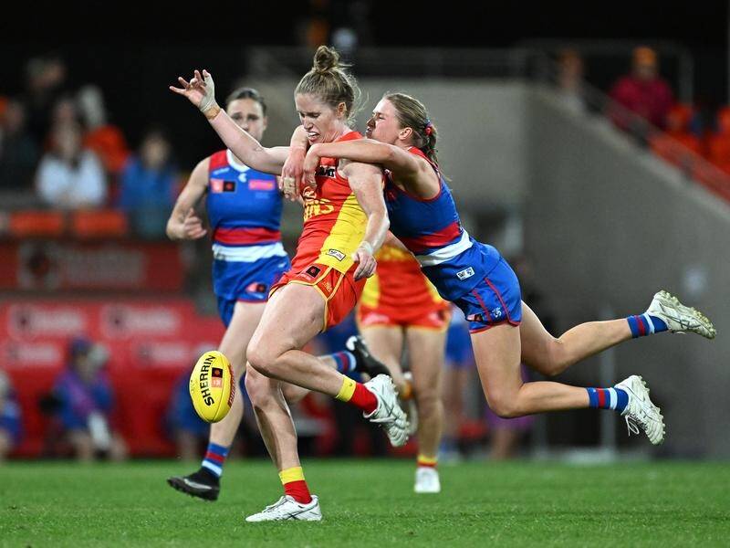 The Suns have shrugged off the Bulldogs by four points, with Tara Bohanna (pictured) starring. (Dave Hunt/AAP PHOTOS)